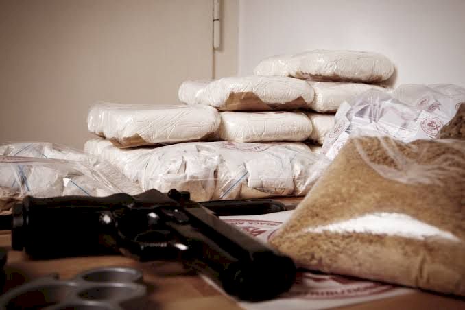 Coluna Marcus Saints: O tráfico de drogas e a violência
