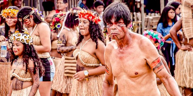 Projeto Curumins Guerreiros ensina sobre dança, música e vestimentas tradicionais em Aracruz