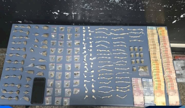 Polícia Militar apreende drogas no morro do Campestre